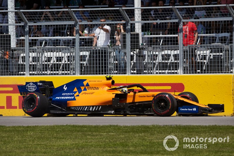 Lando Norris, McLaren MCL34, parcheggia la sua auto e si ritira dalla gara