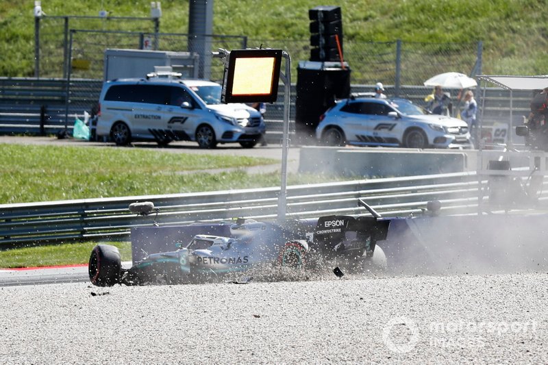 Choque de Valtteri Bottas, Mercedes AMG W10