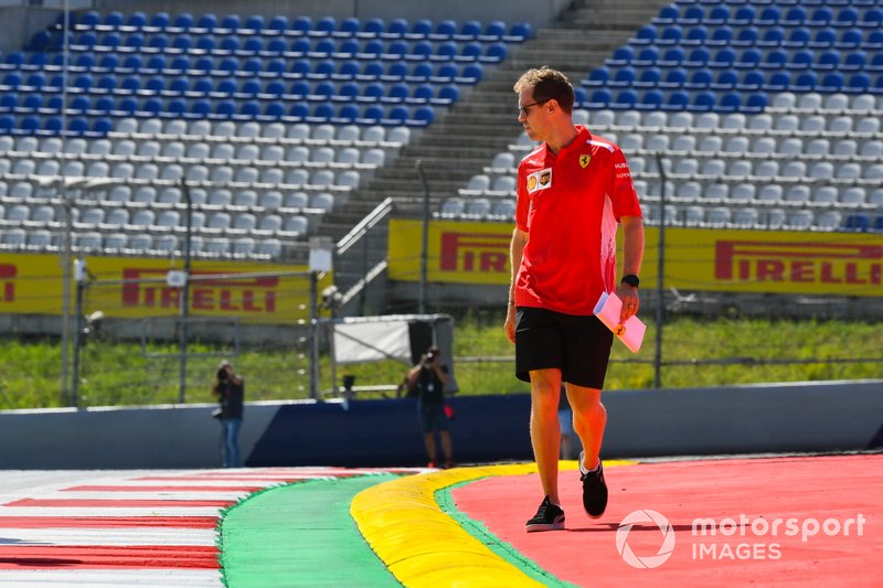 Sebastian Vettel fa il giro del Red Bull Ring in ispezione