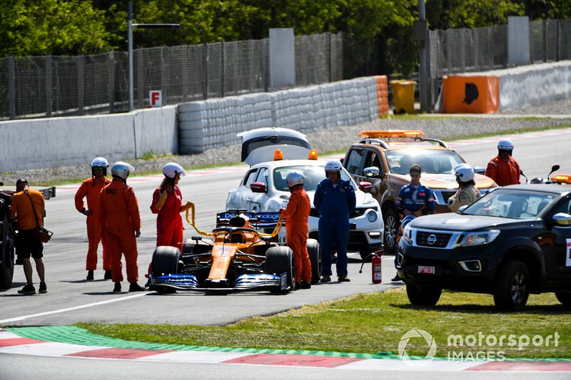 El coche de Sergio Sette Camara, McLaren MCL34 parado en pista