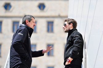 Guenther Steiner, Takım Patronu, Haas F1, ve Romain Grosjean, Haas F1