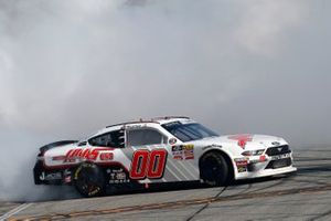 Ganador de la carrera Cole Custer, Stewart-Haas Racing, Ford Mustang Haas Automation