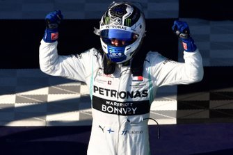 Podyum: Yarış galibi Valtteri Bottas, Mercedes AMG F1