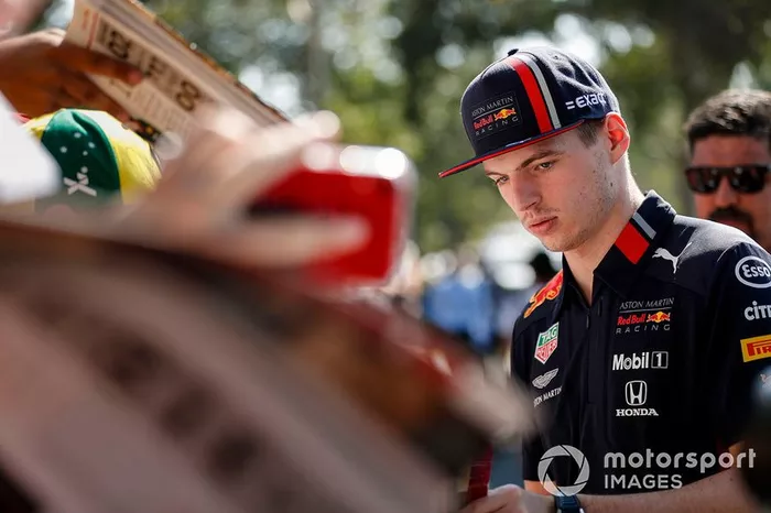 Max Verstappen, Red Bull Racing, firma autografi ai tifosi