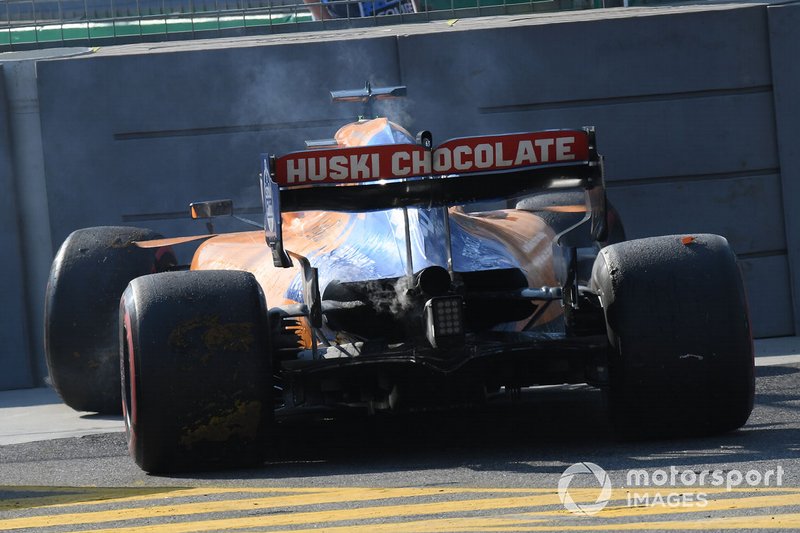 Carlos Sainz Jr., McLaren MCL34, retires from the race