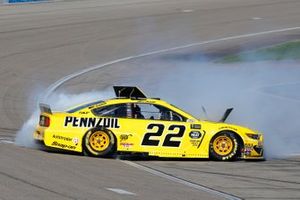 Joey Logano, Team Penske, Ford Mustang Pennzoil celebrates his win with a burnout 