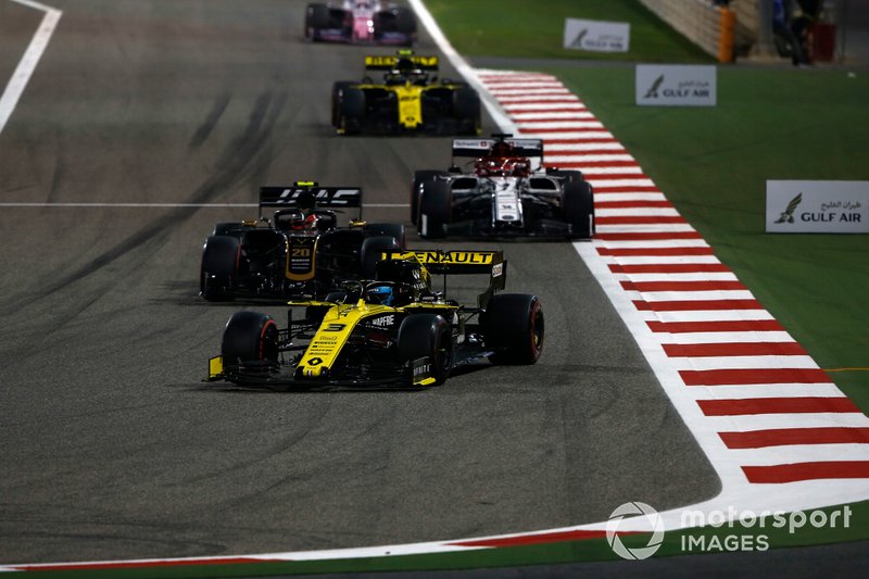 Daniel Ricciardo, Renault R.S.19, leads Kevin Magnussen, Haas F1 Team VF-19, Kimi Raikkonen, Alfa Romeo Racing C38, and Nico Hulkenberg, Renault R.S. 19
