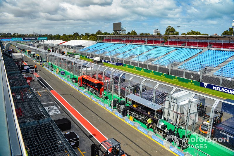 Panoramica della pitlane e della griglia di partenza