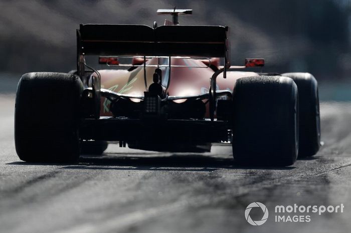 Sebastian Vettel, Ferrari SF90, con la vernice aerodinamica sul cofano motore