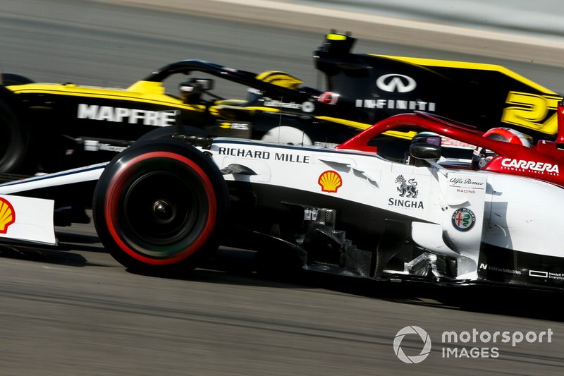 Нико Хюлькенберг, Renault R.S. 19, и Антонио Джовинацци, Alfa Romeo Racing C38