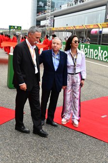 Chase Carey, CEO, Formula 1 ve Jean Todt, FIA Başkanı ve Michelle Yeoh