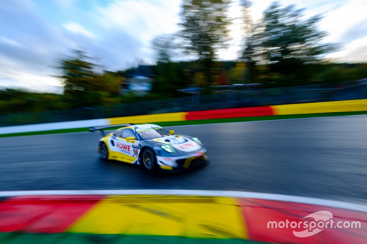 #98 ROWE Racing Porsche 911 GT3-R: Nick Tandy, Earl Bamber, Laurens Vanthoor