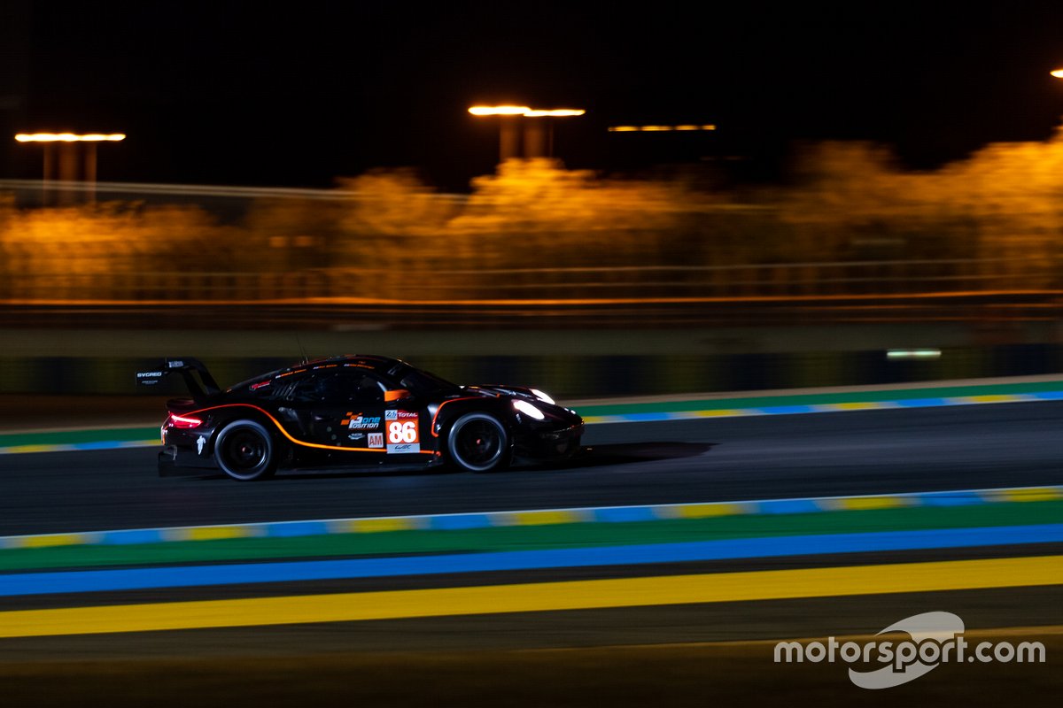 #86 Gulf Racing - Porsche 911 RSR: Michael Wainwright, Benjamin Barker, Andrew Watson