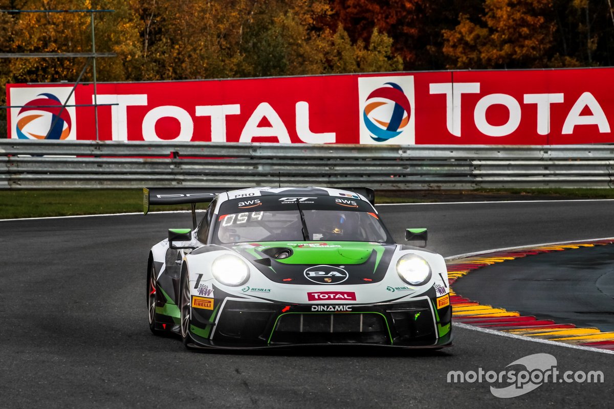 #54 Dinamic Motorsport Porsche 911 GT3-R: Matteo Cairoli, Christian Engelhart, Sven Müller