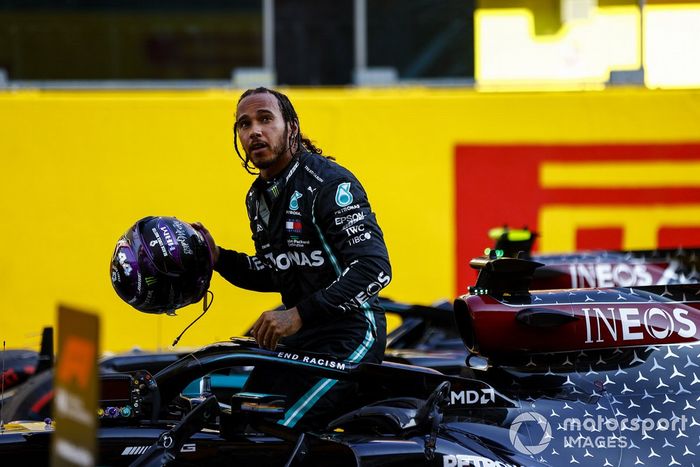 Ganador Lewis Hamilton, Mercedes-AMG F1 celebra en Parc Ferme