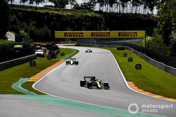 Daniel Ricciardo, Renault F1 Team R.S.20, Nicholas Latifi, Williams FW43