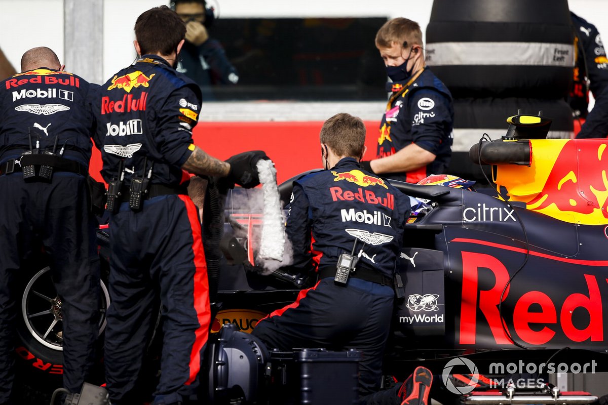 Los mecánicos de Red Bull