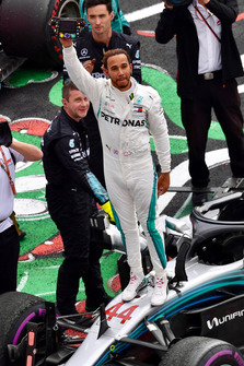 Lewis Hamilton, Mercedes-AMG F1 W09 EQ Power+ celebrates in Parc Ferme