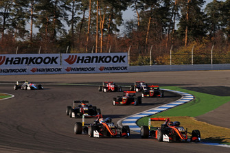 Artem Petrov, Van Amersfoort Racing Dallara F317 - Mercedes-Benz, Sophia Flörsch, Van Amersfoort Racing Dallara F317 - Mercedes-Benz