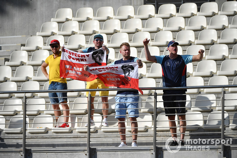 Robert Kubica, Williams fans and banner