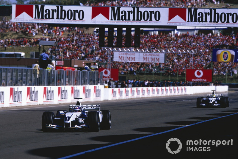 Juan-Pablo Montoya, BMW Williams FW25, leads team mate Ralf Schumacher, BMW Williams FW25