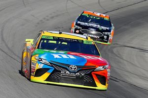 Kyle Busch, Joe Gibbs Racing, Toyota Camry M&M's and Kurt Busch, Stewart-Haas Racing, Ford Fusion State Water Heaters