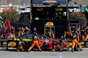 Martin Truex Jr., Furniture Row Racing, Toyota Camry Bass Pro Shops/5-hour ENERGY