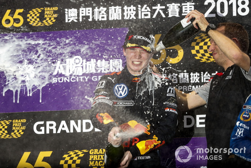 Ganador, Dan Ticktum, Motopark Academy