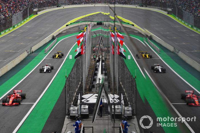 Sebastian Vettel, Ferrari SF71H, Charles Leclerc, Sauber C37 y Nico Hulkenberg, Renault Sport F1 Team R.S. 18 