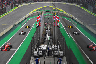 Sebastian Vettel, Ferrari SF71H, Charles Leclerc, Sauber C37 ve Nico Hulkenberg, Renault Sport F1 Team R.S. 18