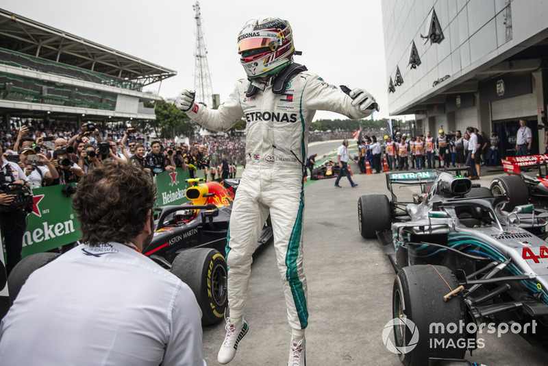 Lewis Hamilton, Mercedes AMG F1 W09 EQ Power+ celebra en Parc Ferme
