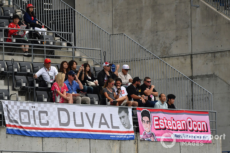 Tifosi e striscioni per Loic Duval ed Esteban Ocon, Racing Point Force India F1 Team