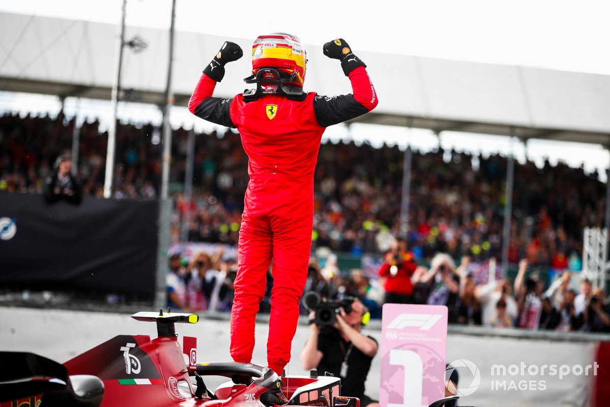 Carlos Sainz, festeggia a Silverstone la sua prima vittoria con la F1-75