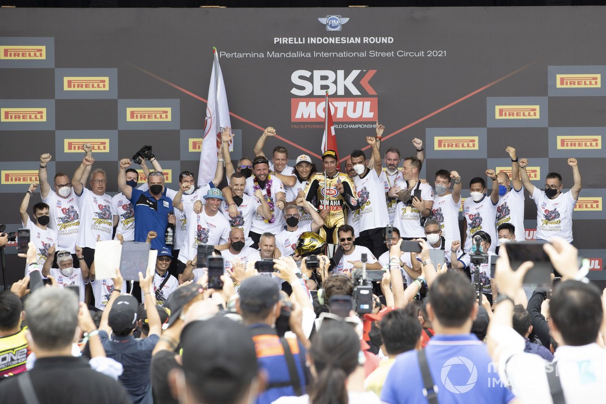 Team Pata Yamaha, Toprak Razgatlioglu, Il Team Pata Yamaha festeggia la vittoria del Campionato del Mondo