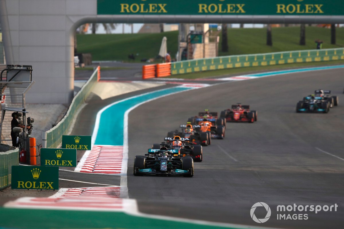 Lewis Hamilton, Mercedes W12, Max Verstappen, Red Bull Racing RB16B, Sergio Pérez, Red Bull Racing RB16B
