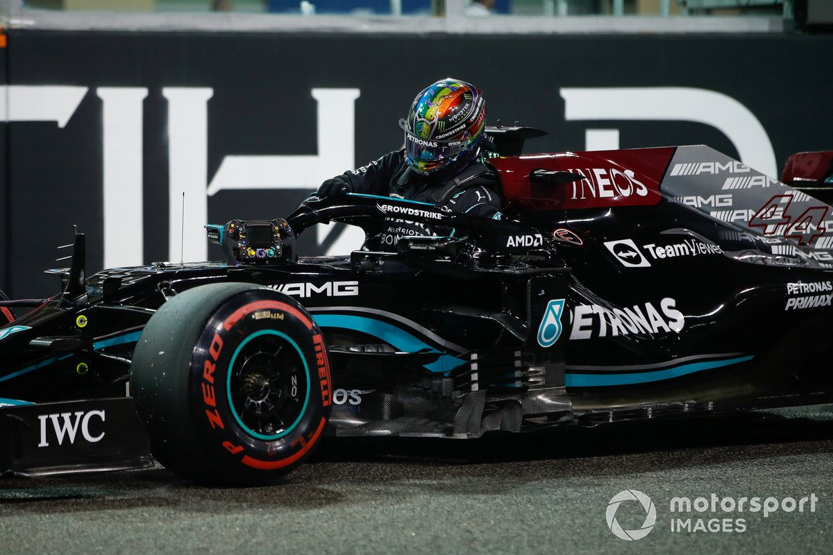 Lewis Hamilton, Mercedes W12, arriva sulla griglia dopo le qualifiche