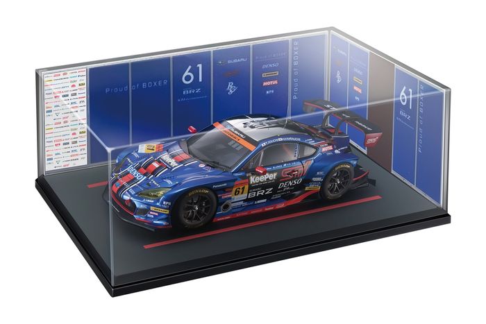 2021年のGT300チャンピオンマシンが”大迫力”の1/8スケールで登場
