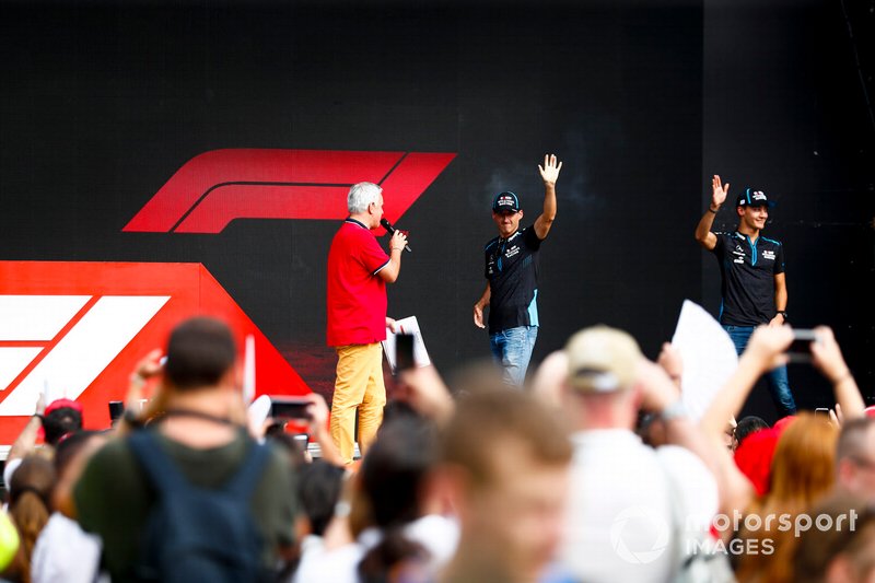 Robert Kubica, Williams Racing and George Russell, Williams Racing on stage in the fan zone