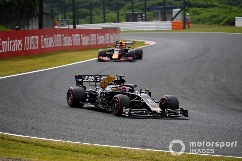 Romain Grosjean, Haas F1 Team VF-19, leads Alex Albon, Red Bull RB15