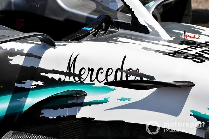 Mercedes AMG F1 W10 con decoración especial por los 125 años en motorsport