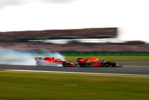 Sebastian Vettel, Ferrari locks up and runs into the back of Max Verstappen, Red Bull Racing RB15