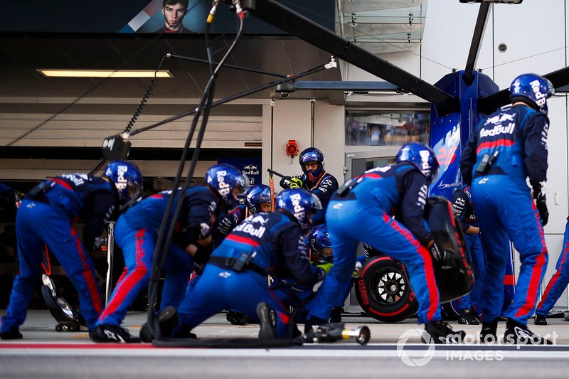 L'équipe Toro Rosso se prépare pour un arrêt
