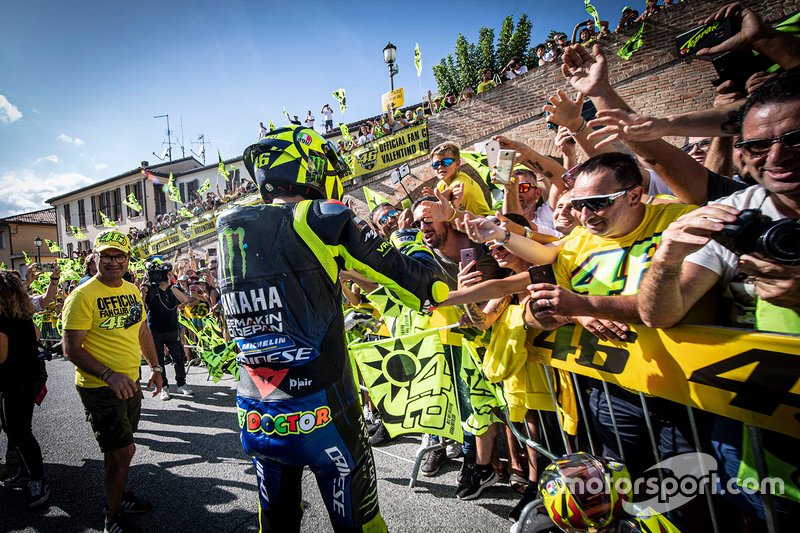 Valentino Rossi, Yamaha Factory Racing met fans