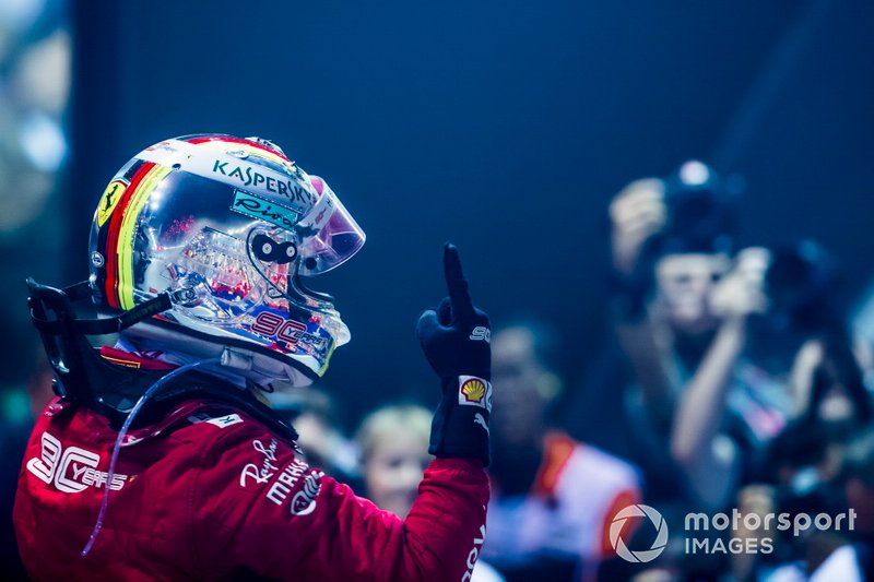 Il vincitore della gara Sebastian Vettel, Ferrari, festeggia al Parc Ferme