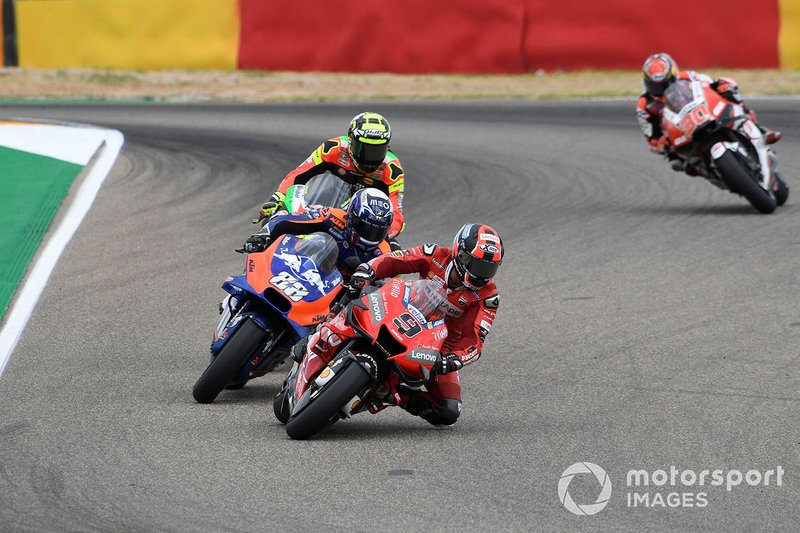 Danilo Petrucci devant Miguel Oliveira
