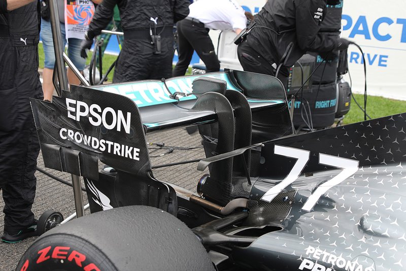 Valtteri Bottas, Mercedes AMG W10, dettaglio dell'ala posteriore