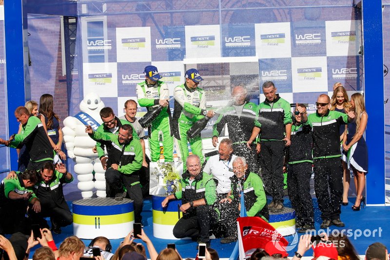 Les vainqueurs en WCR2 Pro, Kalle Rovanperä, Jonne Halttunen, Skoda Motorsport Skoda Fabia R5