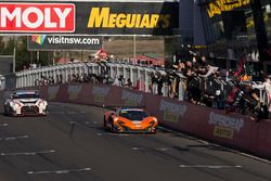 #59 Tekno Autosports McLaren 650S: Shane van Gisbergen, Alvaro Parente, Jonathon Webb sind die Sieger