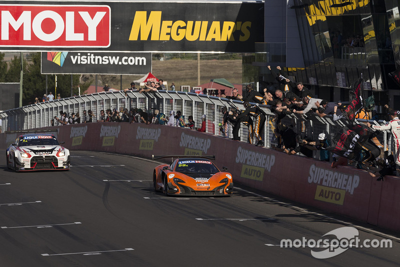 #59 Tekno Autosports McLaren 650S: Shane van Gisbergen, Alvaro Parente, Jonathon Webb sind die Sieger