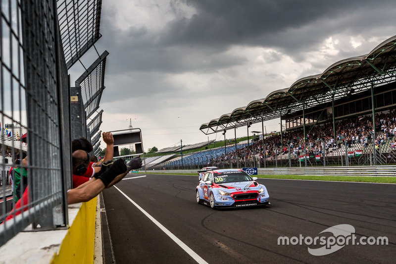 Il vincitore della gara Gabriele Tarquini, BRC Racing Team Hyundai i30 N TCR